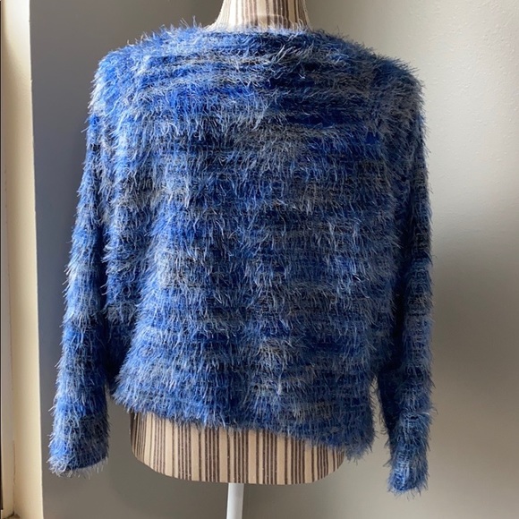 Jennifer Lopez twist front top. - Picture 2 of 4